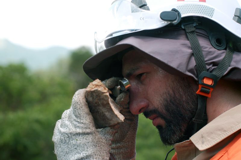 inspecting-rocks